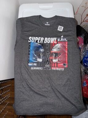 Size Large Men- Fanatics Super Bowl Seahawks vs Patriots Gray Tee BRAND NEW